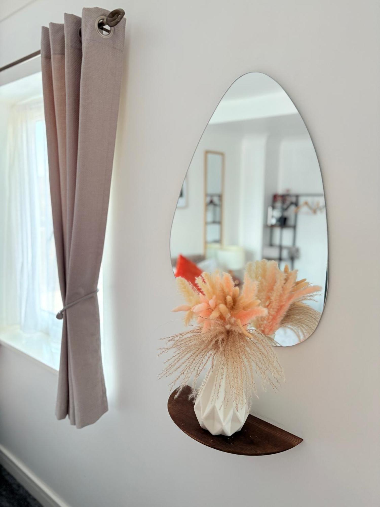 Luton Lodge - Newly Renovated Ideal For Short Stay, Close To Airport Train Station, Free Parking Off Street , Luxury Comfort In Low Price Ngoại thất bức ảnh