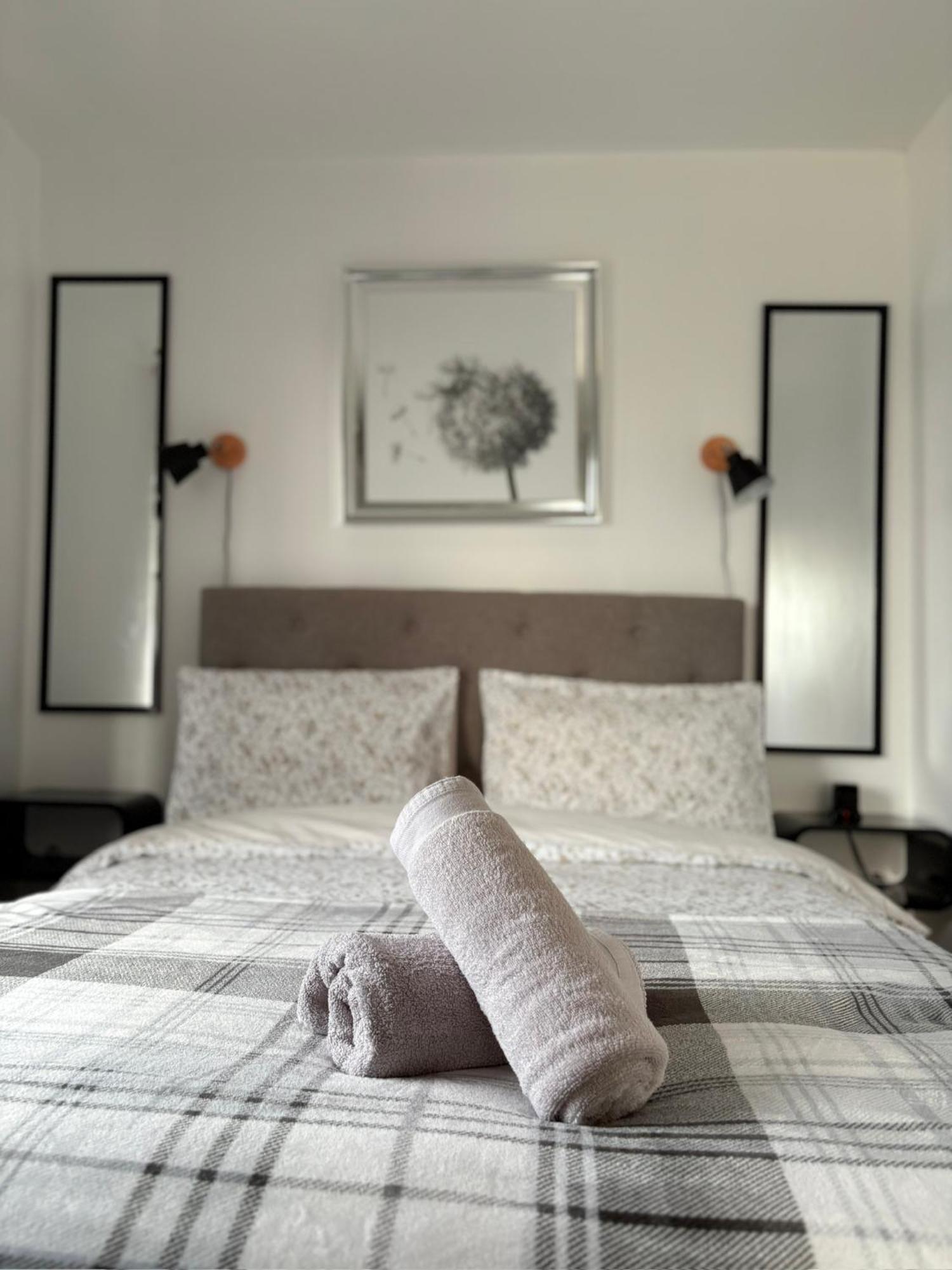 Luton Lodge - Newly Renovated Ideal For Short Stay, Close To Airport Train Station, Free Parking Off Street , Luxury Comfort In Low Price Ngoại thất bức ảnh