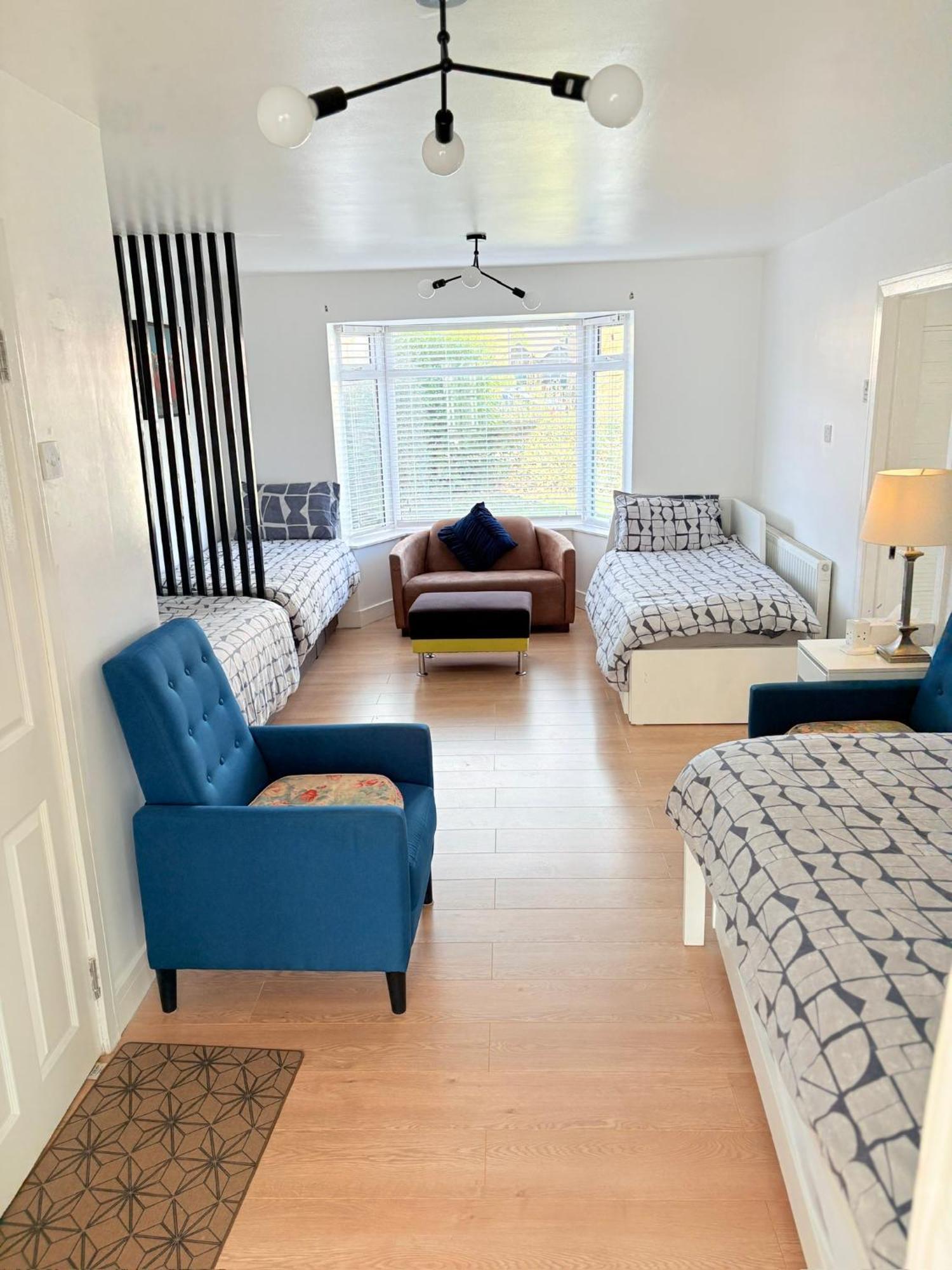 Luton Lodge - Newly Renovated Ideal For Short Stay, Close To Airport Train Station, Free Parking Off Street , Luxury Comfort In Low Price Ngoại thất bức ảnh