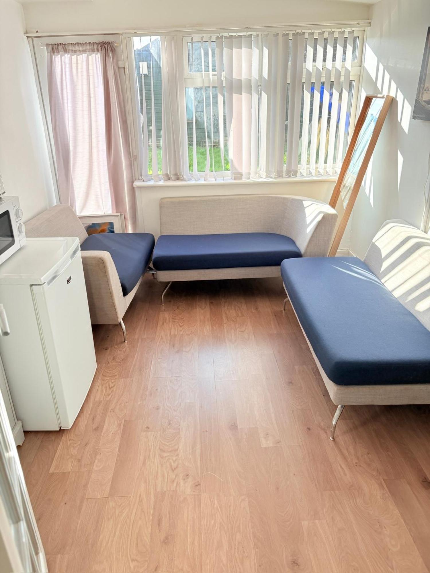 Luton Lodge - Newly Renovated Ideal For Short Stay, Close To Airport Train Station, Free Parking Off Street , Luxury Comfort In Low Price Ngoại thất bức ảnh