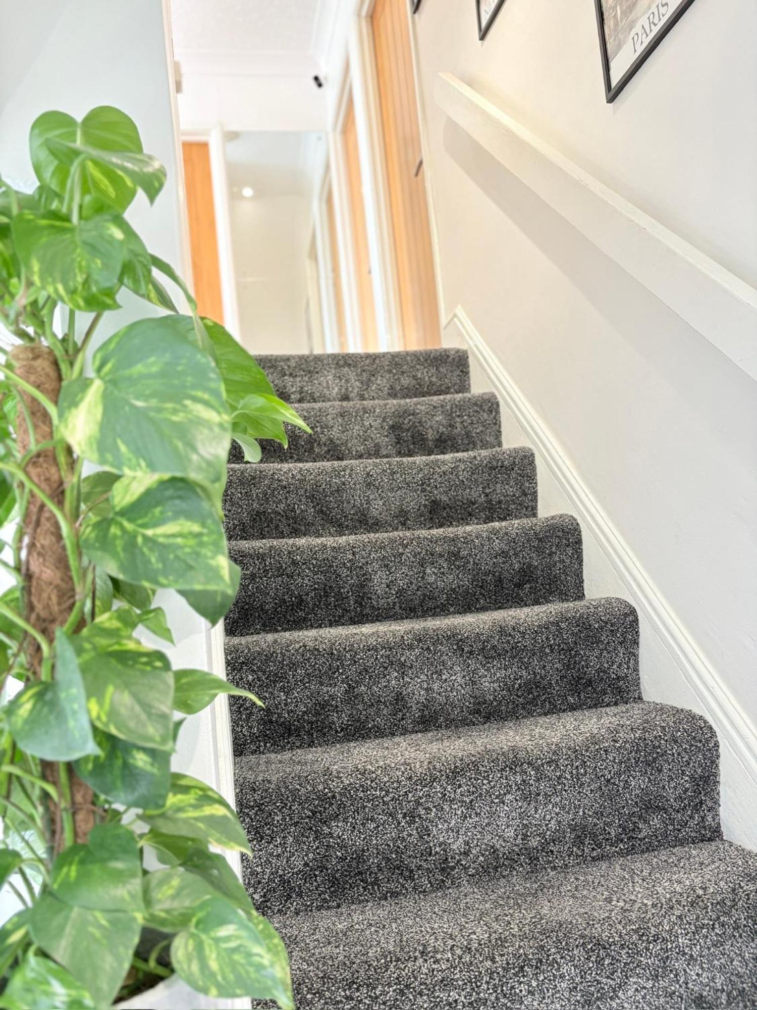 Luton Lodge - Newly Renovated Ideal For Short Stay, Close To Airport Train Station, Free Parking Off Street , Luxury Comfort In Low Price Ngoại thất bức ảnh